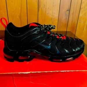 NIKE Air Max TN ED. Black Fly Comfortable kicks